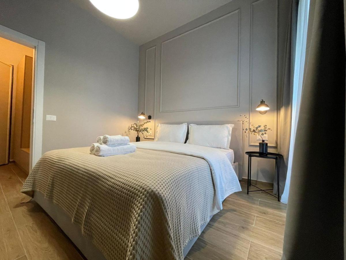 Square 21 Tirana