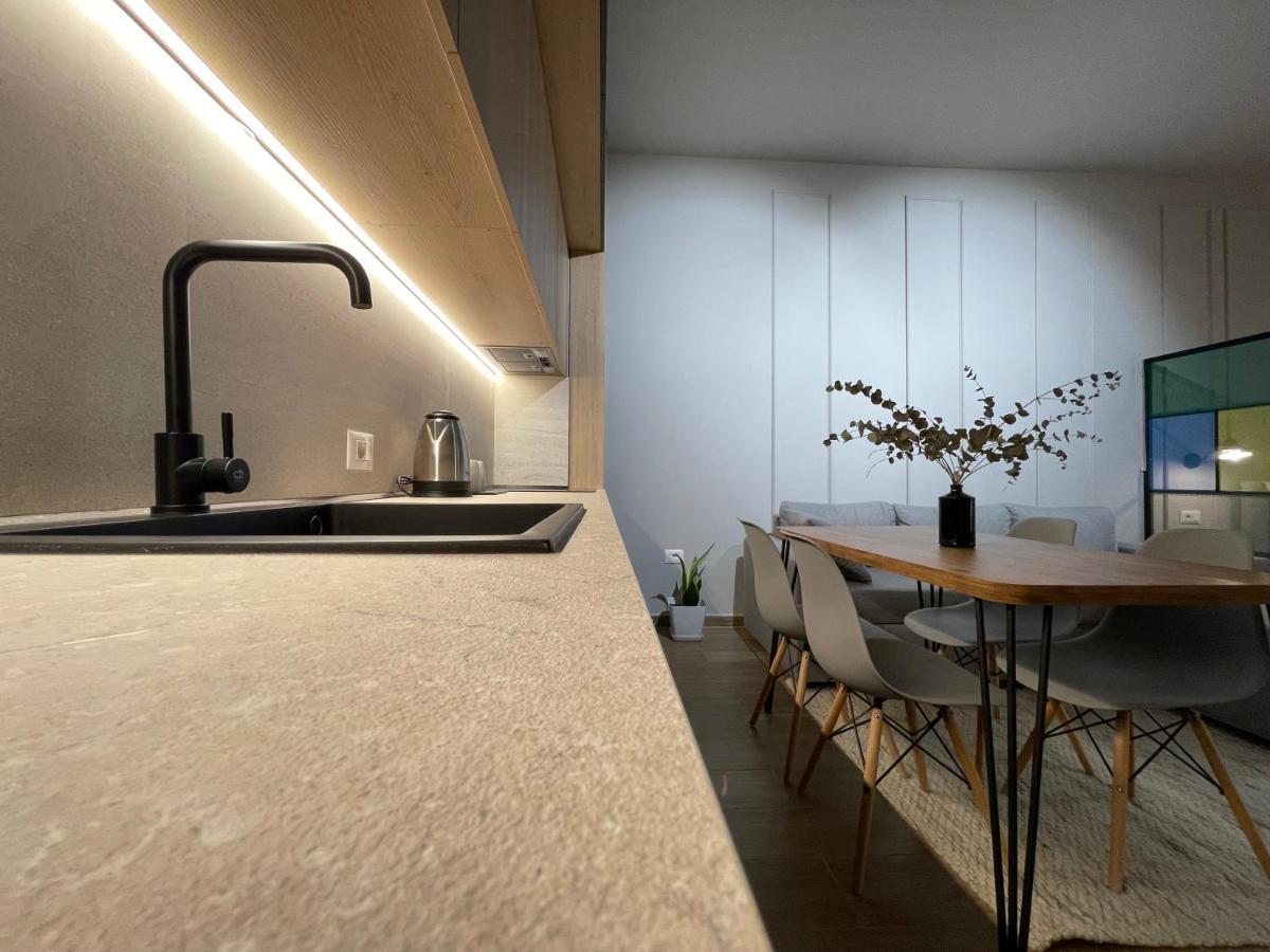 Square 21 Apartment *